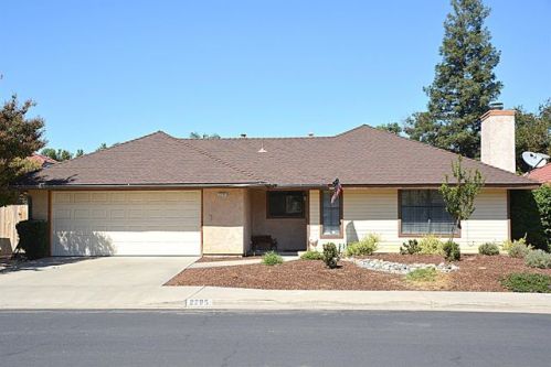 2295 Beverly Ave, Clovis, CA 93611-5872