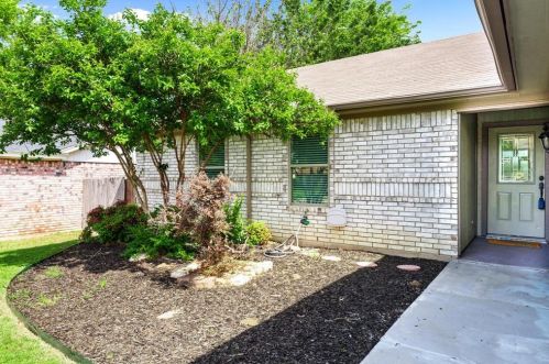 5817 Concord St, Fort Worth, TX 76148-1981