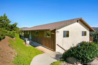 358 Sunrise Cir, Vista, CA 92084-5834