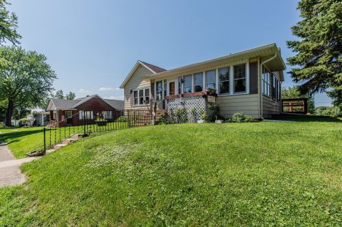 128 1st St, Spring Valley, IL 61362-1406