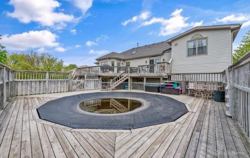 416 Prairieview Pkwy, Pingree Grove IL  60140-9626 exterior