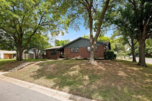 7029 Shauna Dr, Fort Worth TX  76180-7975 exterior