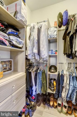 6803 Braddock Rd, Springfield VA  22151-3016 exterior