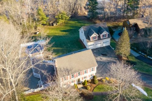 4 Joseph St, Derry, NH 03038-6019