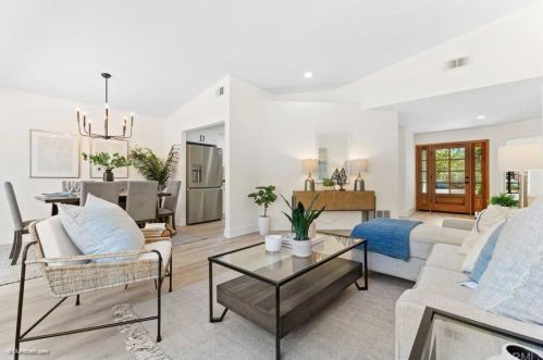 335 Whispering Brook Dr, Vista CA 92083-1956 exterior