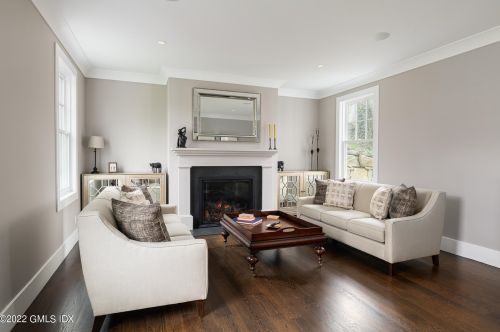13 Dorchester Ln, Riverside CT  06878-1704 exterior