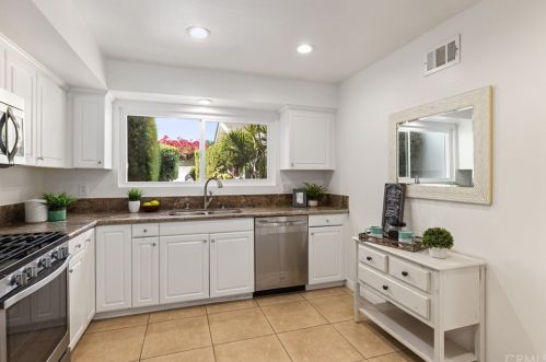 20 Spicewood Way, Irvine CA  92612-2721 exterior