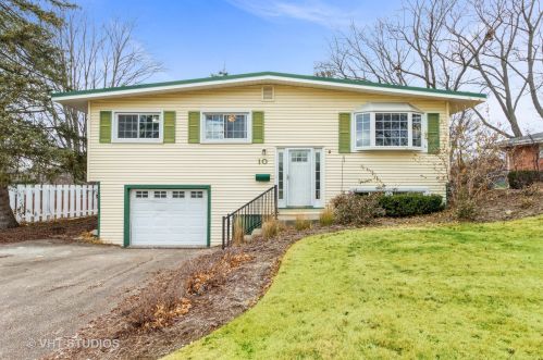 10 Chantilly Ln, North Aurora, IL 60542-1563