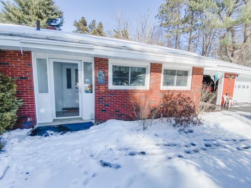 44 Derry Rd, Derry, NH 03038-1658