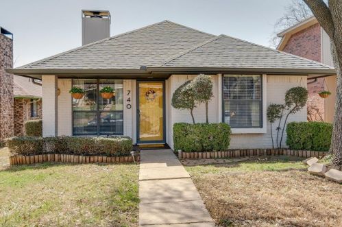 740 Red Oak Dr, Lewisville, TX 75067-6206