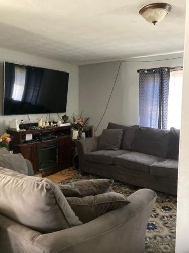 17 Malbone St, Providence, RI 02908-3624