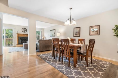 202 Salem Ct, Flemington, NJ 08822-2034