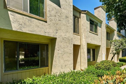 17 Moonbeam Dr, Mountain View, CA 94043-1935