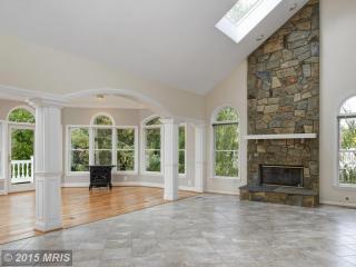 21491 Downing Ct, Ashburn, VA 20147-5812
