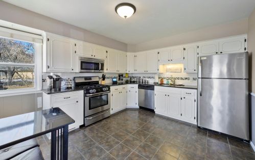 1477 Grandview Ave, Saint Paul, MN 55109-2022