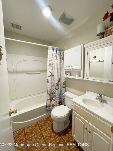 55 Chapin Ave, Tinton Falls NJ  07701-1415 exterior