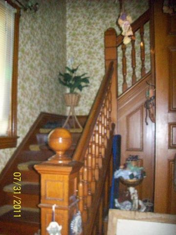 46 5th St, Dickinson, ND 58601-5930