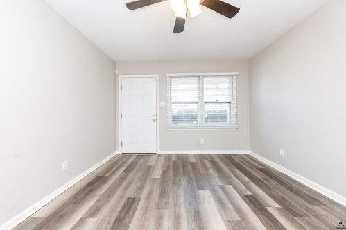 215 Meadow Dr, Warner Robins GA  31093-2121 exterior