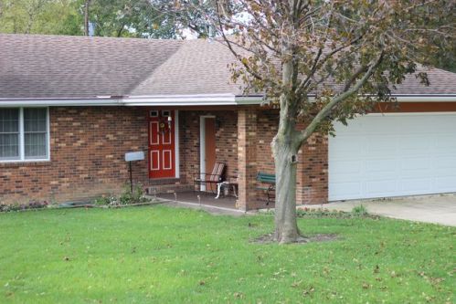 830 Stockholm Rd, Paxton, IL 60957-9223