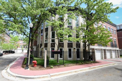 1511 Indiana Ave, Chicago, IL 60605-3357