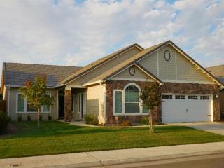 3153 Scott Ave, Clovis, CA 93619-8924