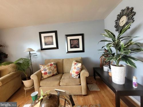 8202 Ditman St, Philadelphia PA 19136-2814 exterior