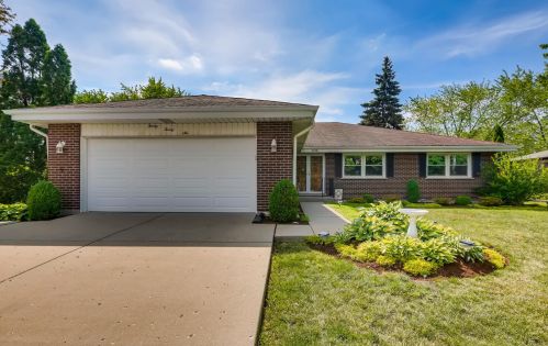 2026 Goebbert Rd, Arlington Hts, IL 60005-4204