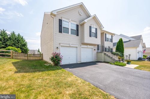 378 Hughs Rd, Charles Town, WV 25414-5538