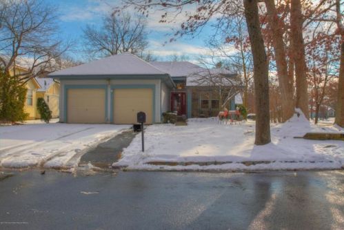 17 Waverly Ln, Jackson Twp, NJ 08527-3913