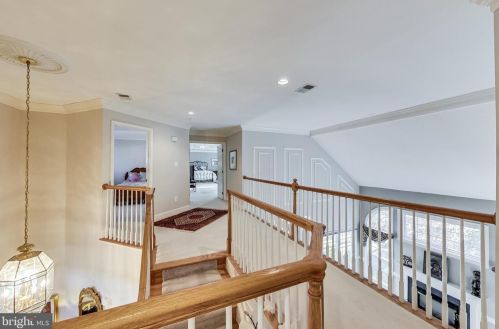 6420 Lake Meadow Dr, Springfield VA  22015-3927 exterior