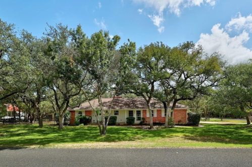 501 Esparada Dr, Georgetown, TX 78628-1350