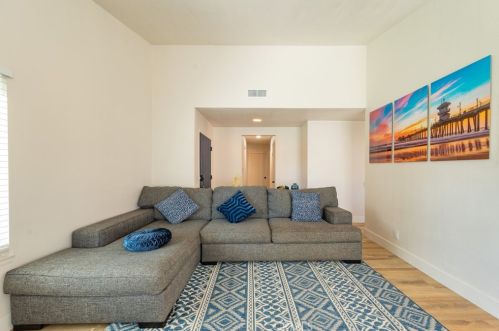 3209 Maddock St, Santa Ana, CA 92704-6630