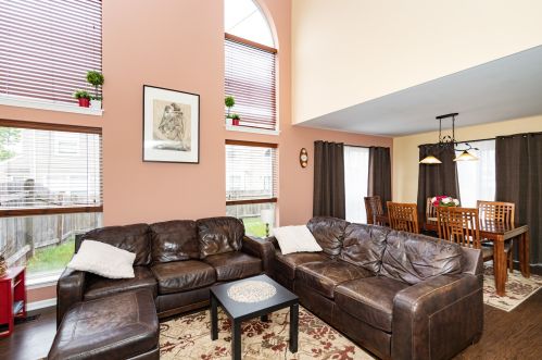 117 Horizon Cir, Carol Stream, IL 60188-1636