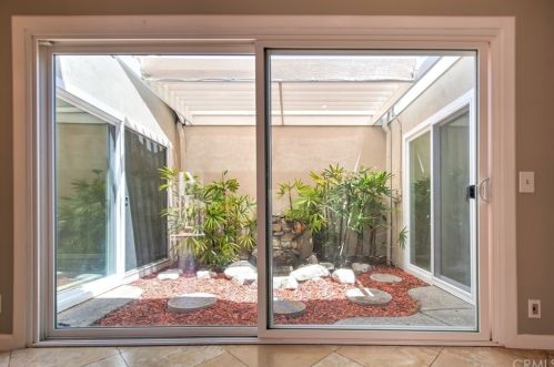 19 Woodland Dr, Irvine CA  92604-4534 exterior