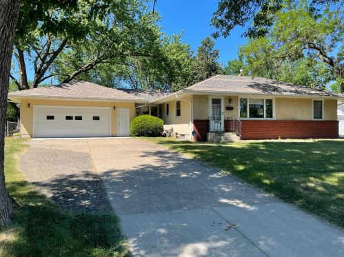 3445 76th St, Inver Grove Heights, MN 55076-3029