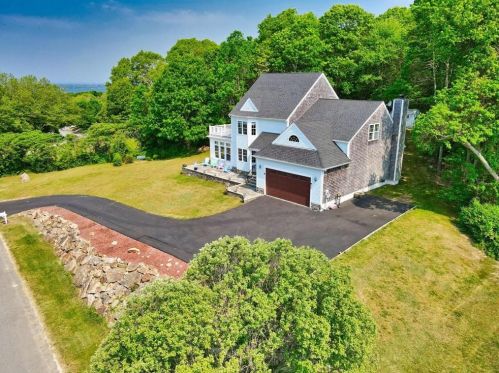 76 Sakonnet Ridge Dr, Tiverton, RI 02878-4459