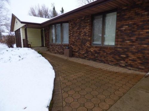 714 8th St, Mountain Lake, MN 56159-1308