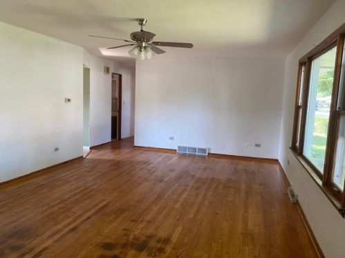 802 Fulton Ave, Waukegan, IL 60085-7251
