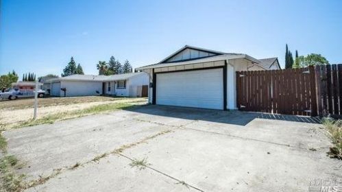 328 Yellowstone Dr, Vacaville, CA 95687-3314