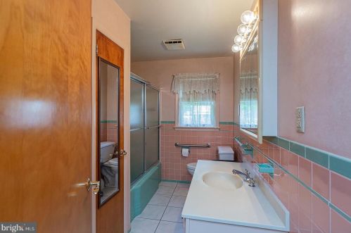 54 Sunrise Ave, Lancaster PA  17601-3942 exterior