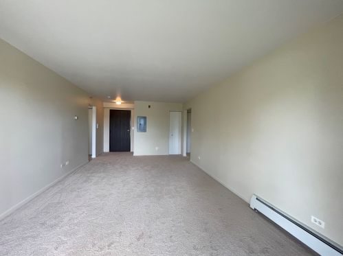 1 Villa Verde Dr, Buffalo Grove IL  60089-4173 exterior