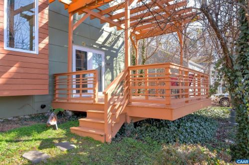817 King St, Charlottesville, VA 22903-3440