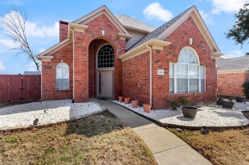 10424 Harris Ct, Irving TX  75063-5332 exterior