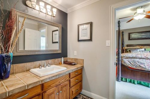 5968 Riverbend Pl, Fort Worth TX  76112-1064 exterior