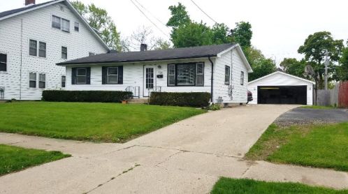 725 Porter St, Waukegan, IL 60085-3823