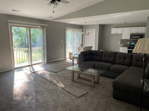 325 Woodridge Cir, South Elgin, IL 60177-2394