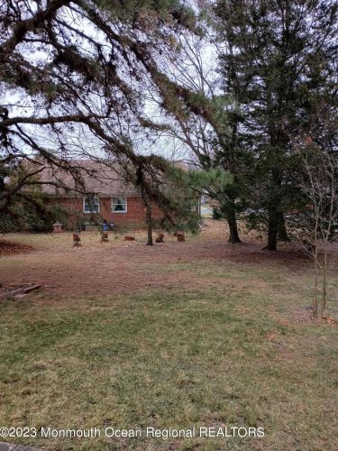 41 Columbus Blvd, Lakehurst, NJ 08759-1870