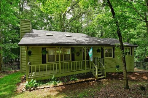3669 Regent Dr, Kennesaw, GA 30144-1175