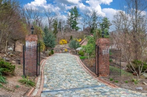 90 Saw Mill Rd, Kinnelon, NJ 07405-3228