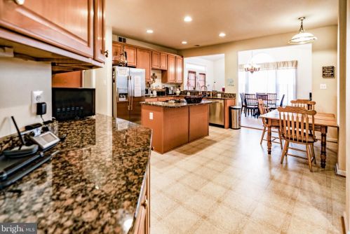 7125 Ayers Mdw Ln, Springfield VA  22150-4915 exterior